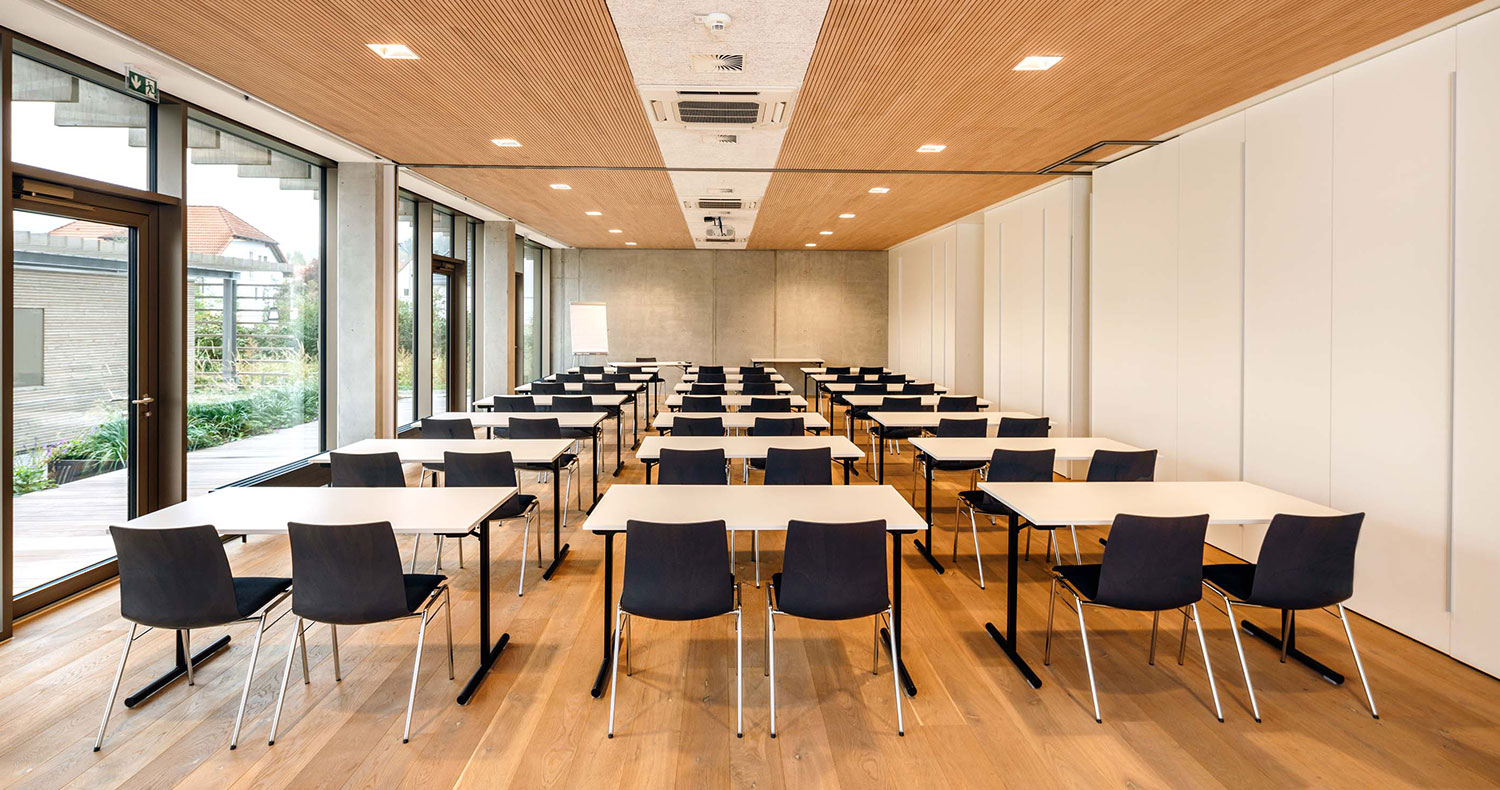 Neben kleinen Räumen bieten wir auch größere Räumlichkeiten für Tagungen an